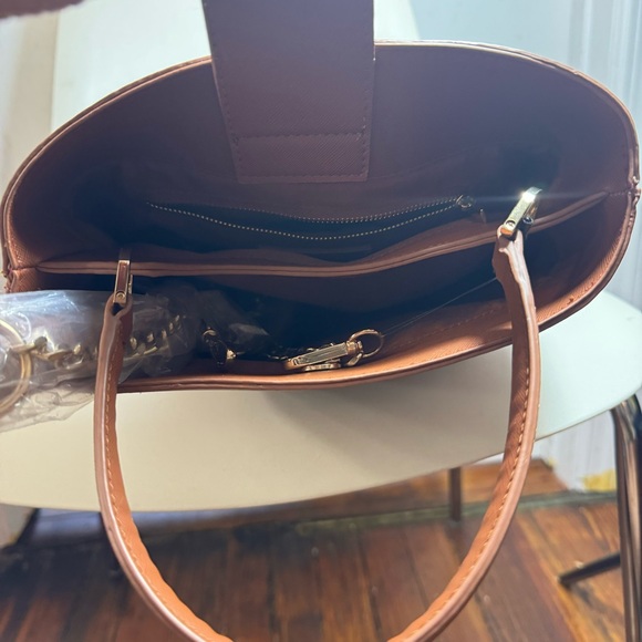 Forever21 Bucket like cross body bag - Picture 7 of 9